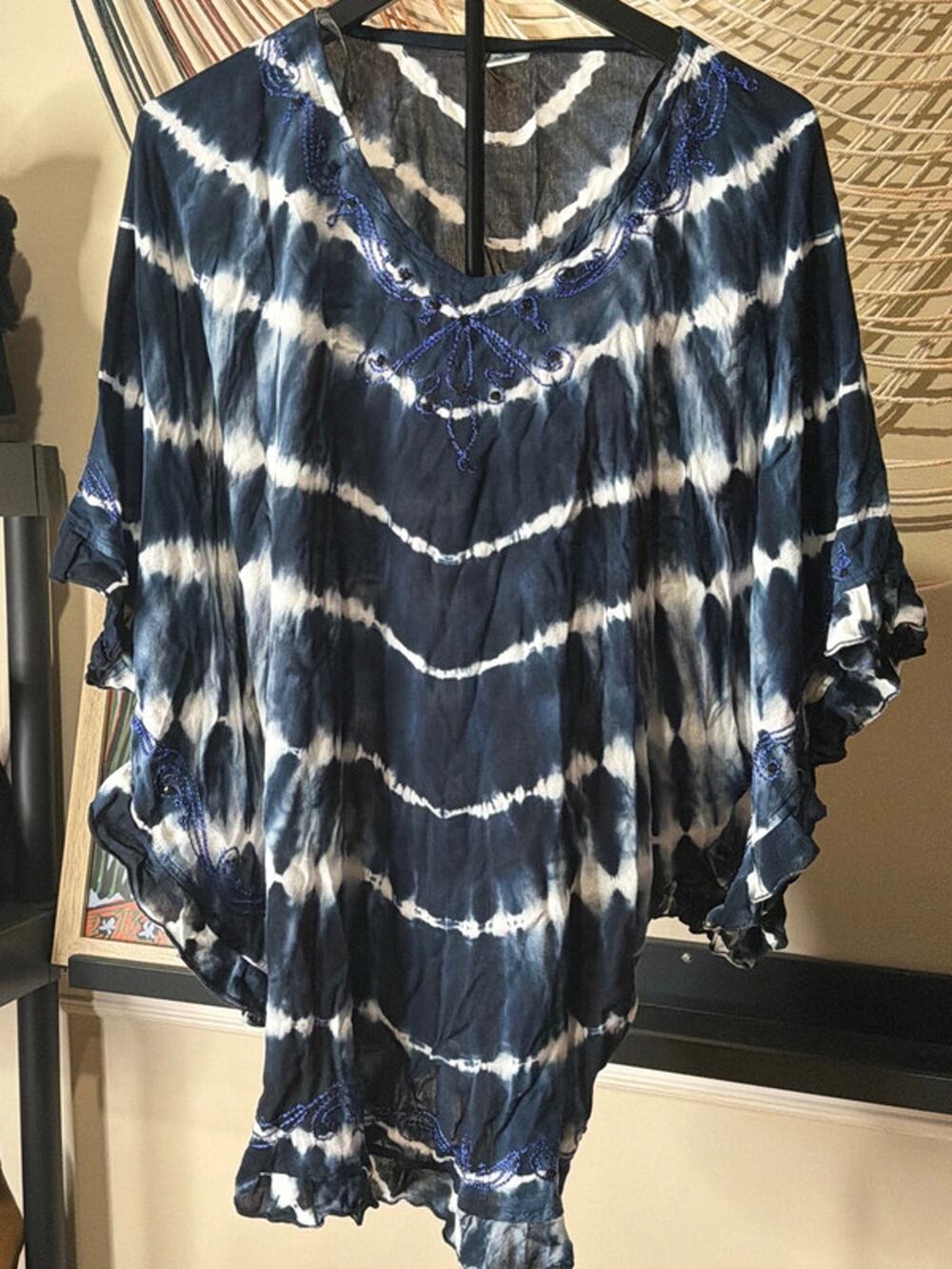 3 for $9 Island planet blue, and white poncho EUC 2662